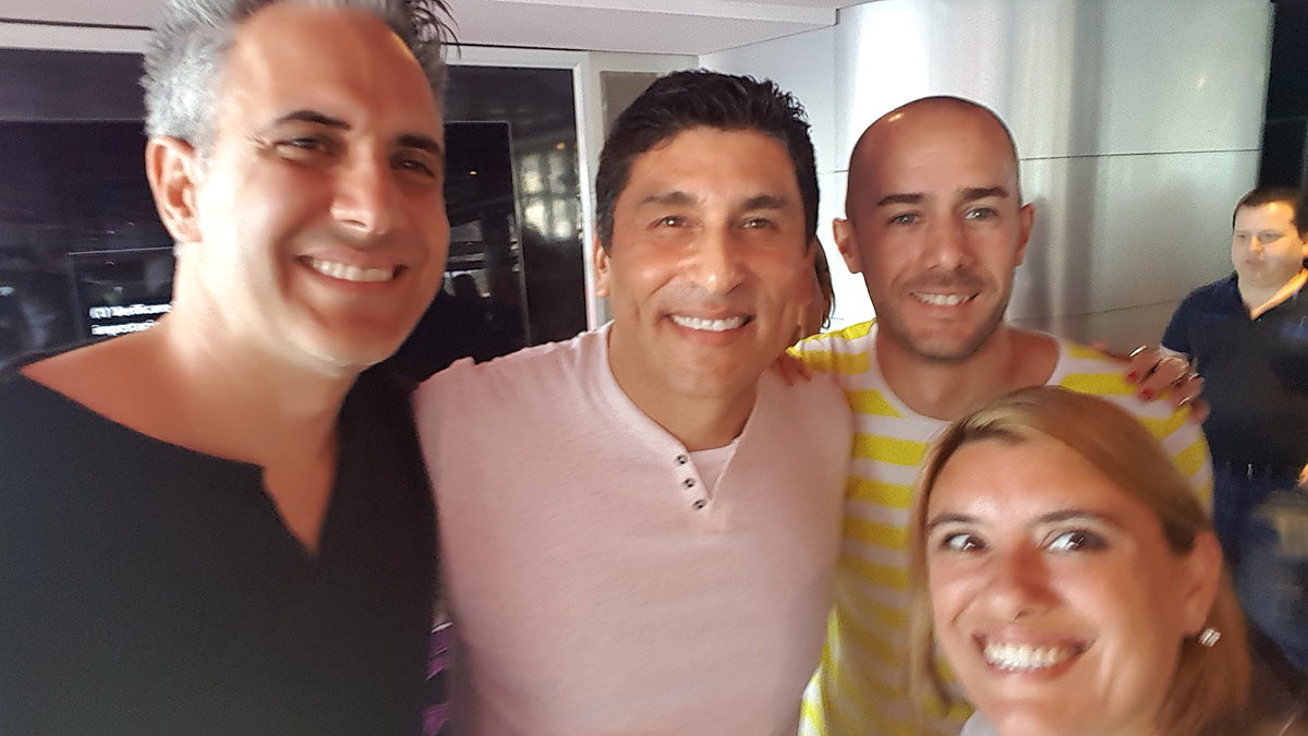 Leila Fittipaldi con Diego Dreyfus y César Lozano